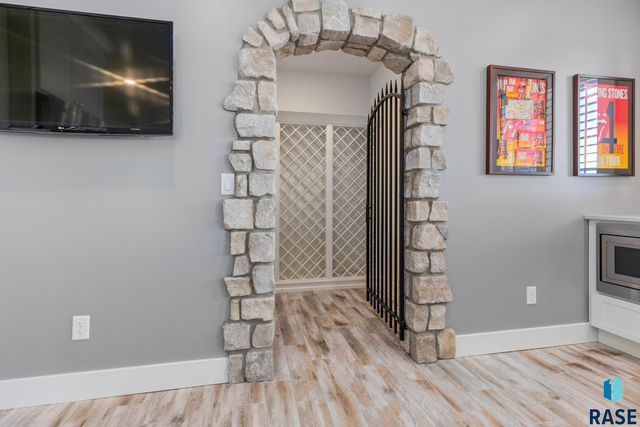 6000 Marrs Beach Ln Lane, Madison, SD 57042