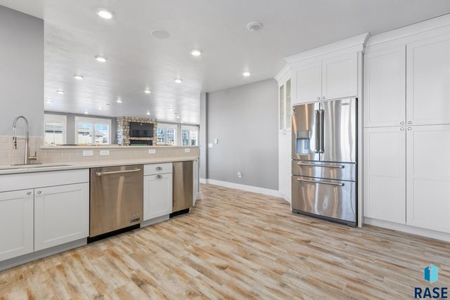 6000 Marrs Beach Ln Lane, Madison, SD 57042