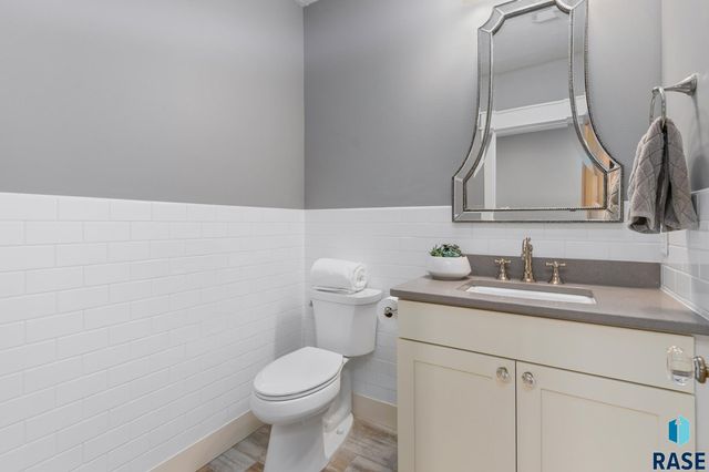 6000 Marrs Beach Ln Lane, Madison, SD 57042