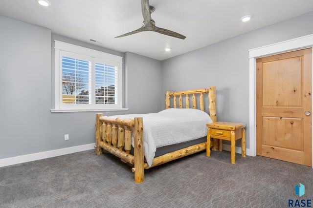 6000 Marrs Beach Ln Lane, Madison, SD 57042