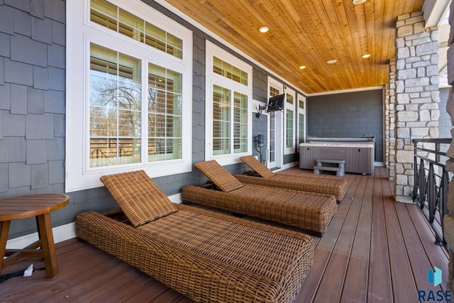 6000 Marrs Beach Ln Lane, Madison, SD 57042