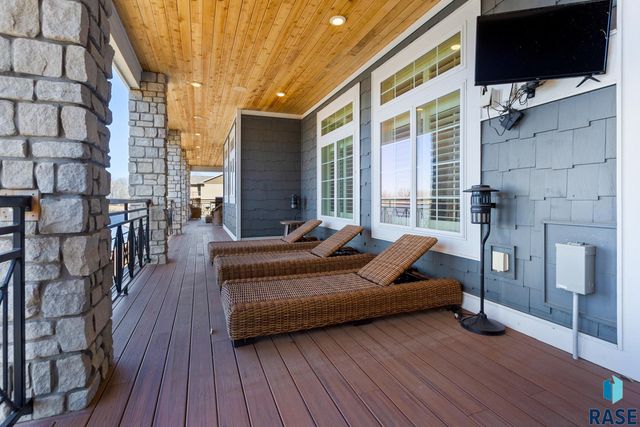 6000 Marrs Beach Ln Lane, Madison, SD 57042