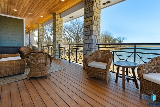 6000 Marrs Beach Ln Lane, Madison, SD 57042