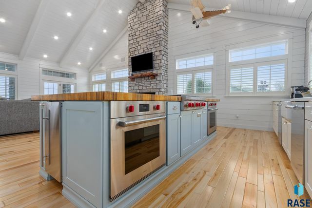 6000 Marrs Beach Ln Lane, Madison, SD 57042