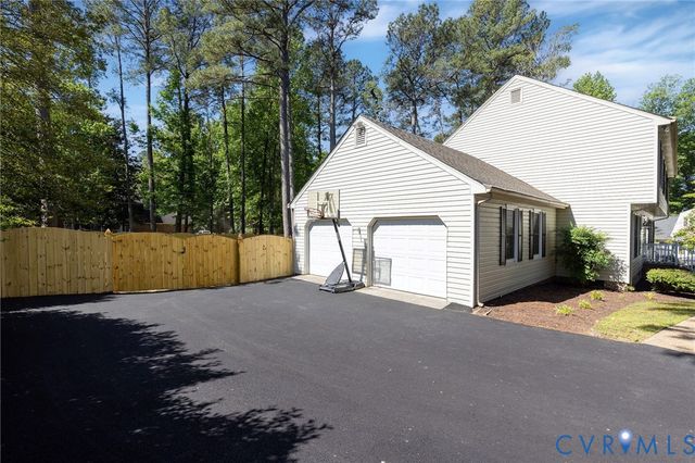 13065 Riverside Ct, Ashland, VA 23005