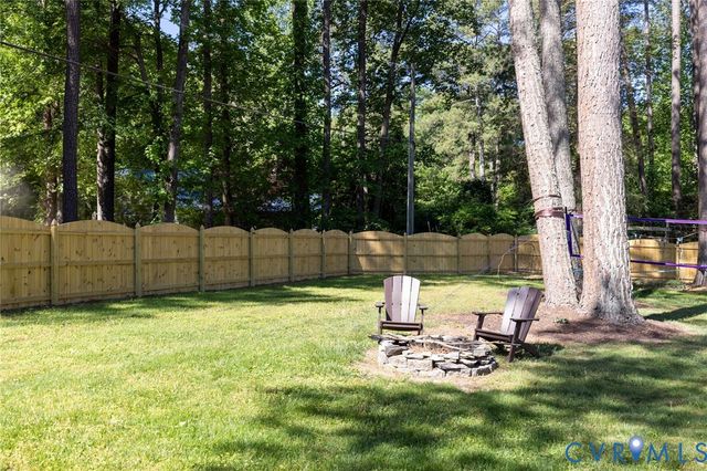 13065 Riverside Ct, Ashland, VA 23005