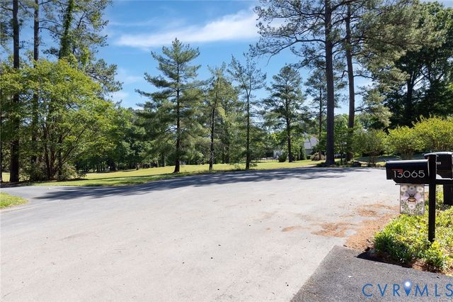 13065 Riverside Ct, Ashland, VA 23005