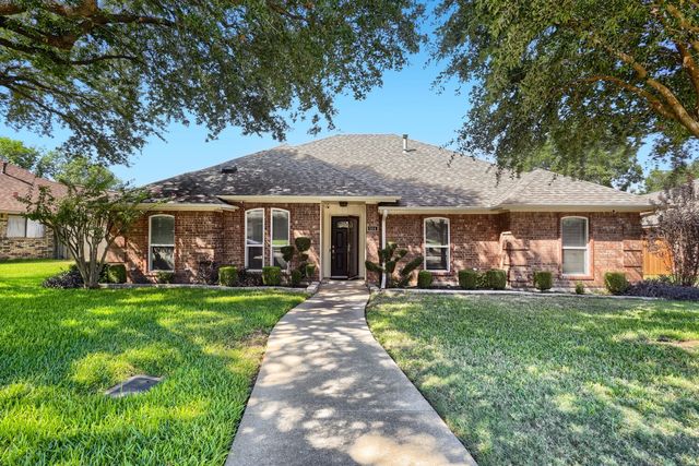 504 Wisterglen Drive, Desoto, TX 75115