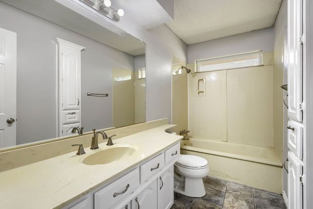 504 Wisterglen Drive, Desoto, TX 75115