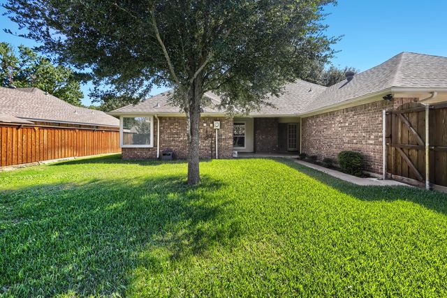 504 Wisterglen Drive, Desoto, TX 75115