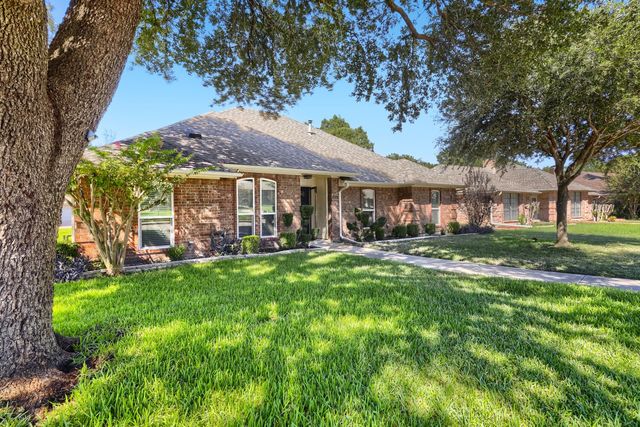 504 Wisterglen Drive, Desoto, TX 75115