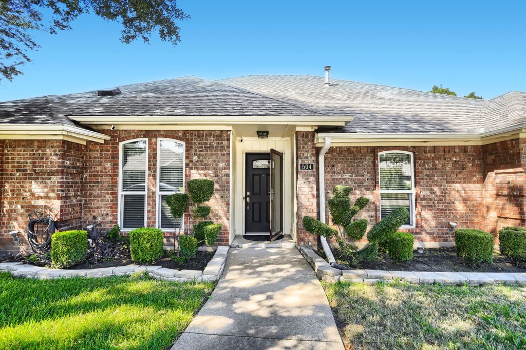 504 Wisterglen Drive, Desoto, TX 75115