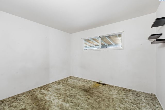 381 Wright Ave, Richland, WA 99352