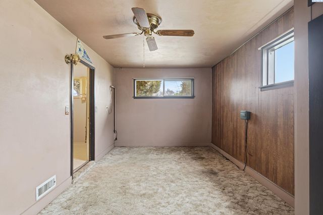 381 Wright Ave, Richland, WA 99352