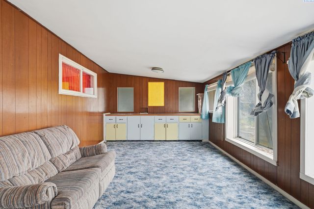 381 Wright Ave, Richland, WA 99352