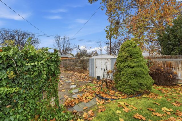 381 Wright Ave, Richland, WA 99352