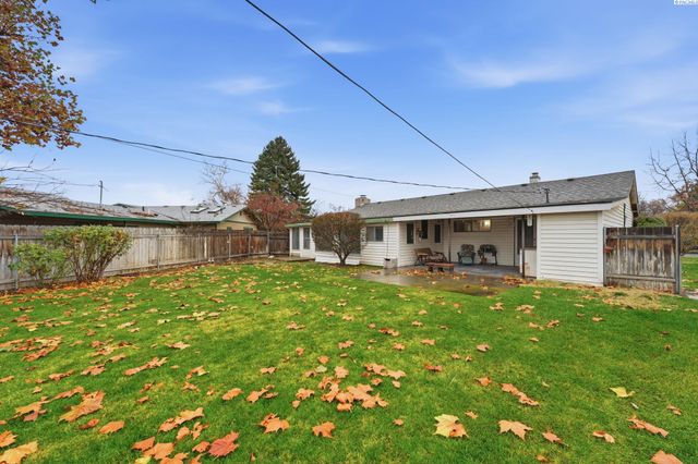 381 Wright Ave, Richland, WA 99352