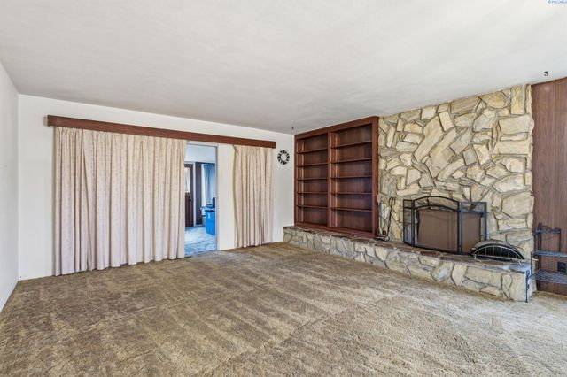 381 Wright Ave, Richland, WA 99352