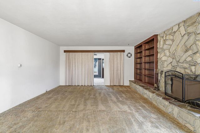 381 Wright Ave, Richland, WA 99352