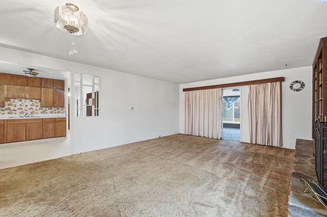 381 Wright Ave, Richland, WA 99352