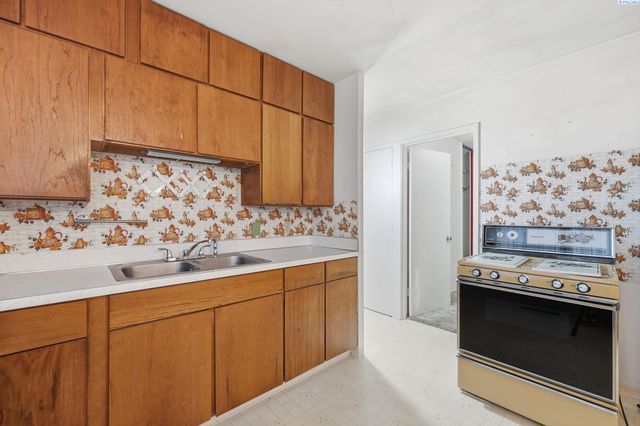 381 Wright Ave, Richland, WA 99352