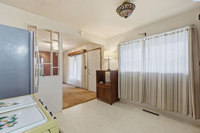 381 Wright Ave, Richland, WA 99352