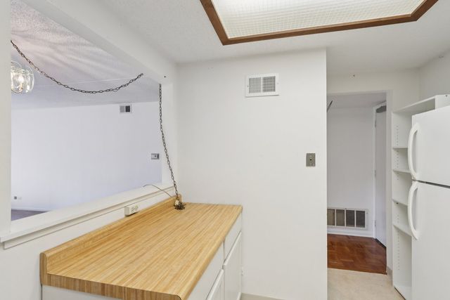 920 Vose Drive 106, Gurnee, IL 60031