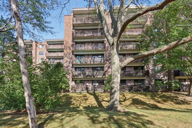 920 Vose Drive 106, Gurnee, IL 60031