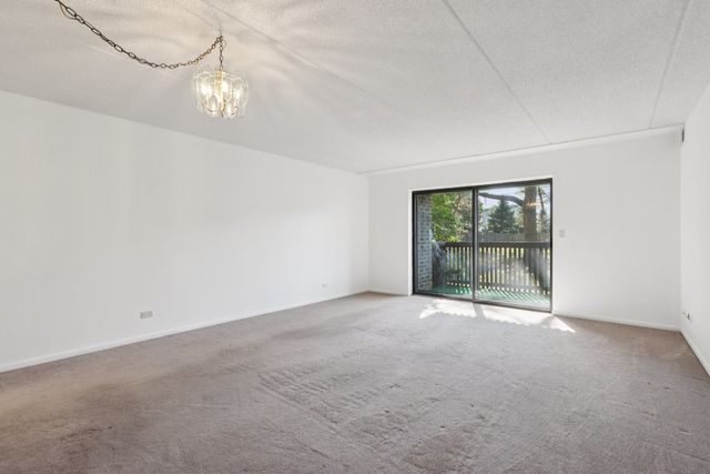 920 Vose Drive 106, Gurnee, IL 60031