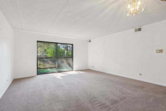 920 Vose Drive 106, Gurnee, IL 60031