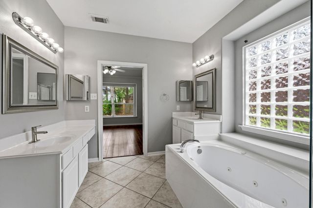 26 Griffin Hill Court, The Woodlands, TX 77382