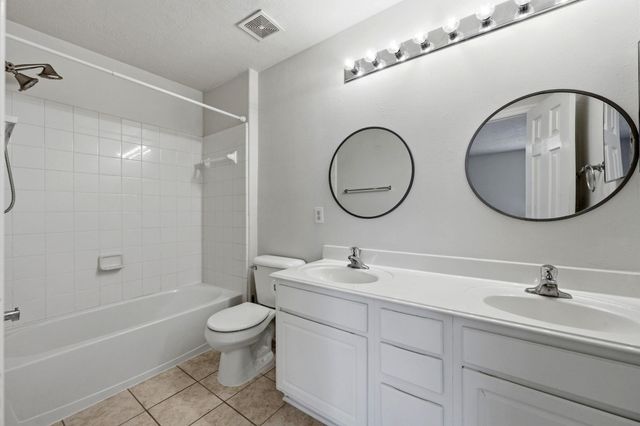 26 Griffin Hill Court, The Woodlands, TX 77382