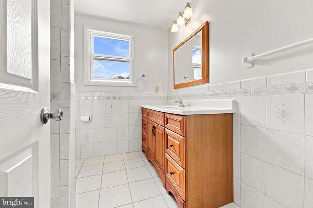 1351 CLOVER LN, Feasterville Trevose, PA 19053