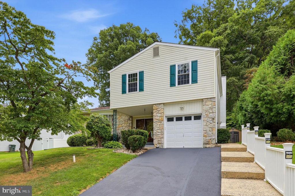 1351 CLOVER LN, Feasterville Trevose, PA 19053
