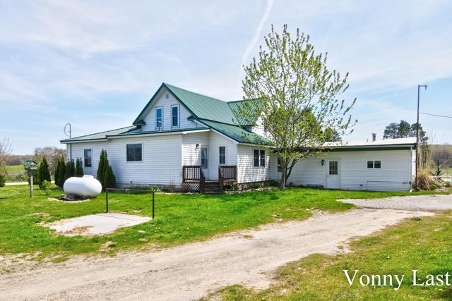 950 W 40th Street, Sherman Twp - Newaygo, MI 49412