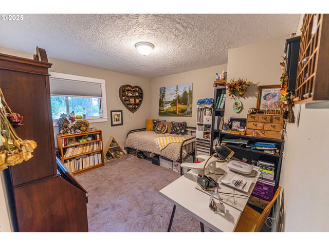 19588 S MATTOON Rd, Estacada, OR 97023
