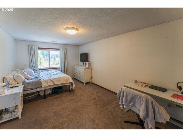 19588 S MATTOON Rd, Estacada, OR 97023