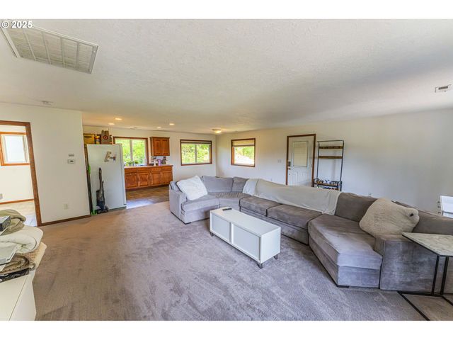 19588 S MATTOON Rd, Estacada, OR 97023