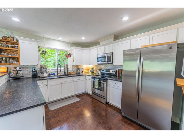19588 S MATTOON Rd, Estacada, OR 97023