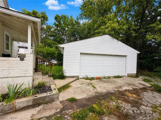 238 Nieman Street, Akron, OH 44305