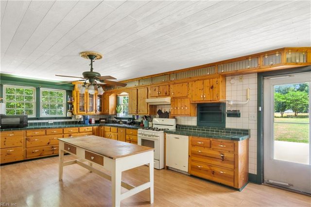 10803 Smiths Neck RD, Carrollton, VA 23314
