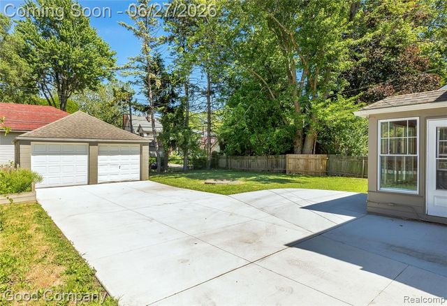 880 Notre Dame Street, Grosse Pointe, MI 48230