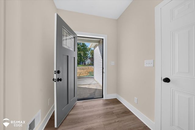 213 Mcfarland Street, Grand Blanc, MI 48439