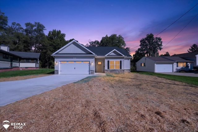 213 Mcfarland Street, Grand Blanc, MI 48439