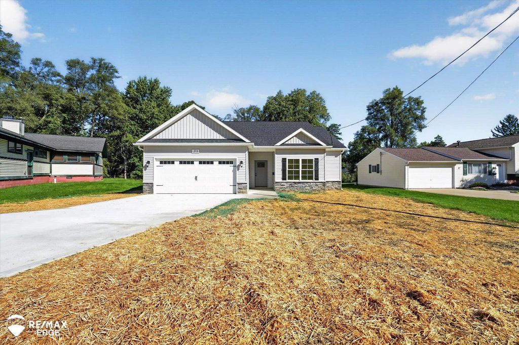 213 Mcfarland Street, Grand Blanc, MI 48439