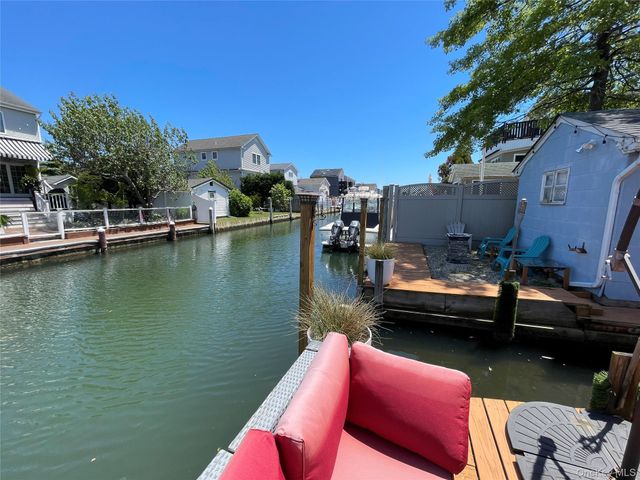 812 S 6th Street, Lindenhurst, NY 11757