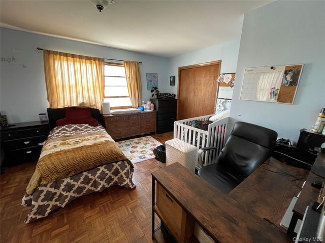 812 S 6th Street, Lindenhurst, NY 11757