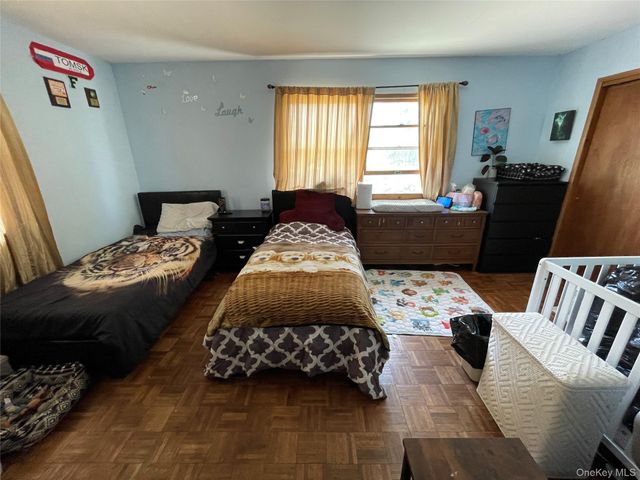 812 S 6th Street, Lindenhurst, NY 11757