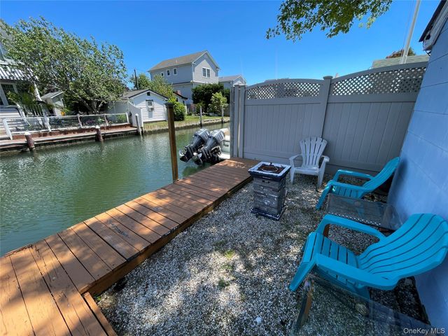 812 S 6th Street, Lindenhurst, NY 11757