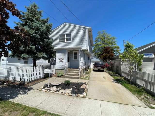 812 S 6th Street, Lindenhurst, NY 11757